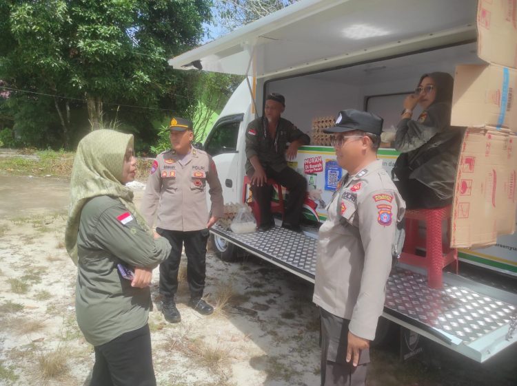 Kegiatan ini dipimpin oleh Kanit Binmas Ipda Siswandi bersama Ps. Ka SPKT II Aiptu Poniman dan Bhabinkamtibmas Kelurahan Banturung Bripka Arif S, dengan fokus memastikan kegiatan berlangsung tertib, aman, dan kondusif.