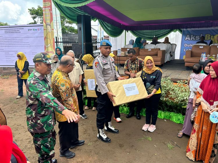 Polsek Pemulutan Polres Ogan Ilir turut hadir dan memberikan pengamanan pada kegiatan yang digelar di Puskesmas Pemulutan, Desa Teluk Kecapi, Kecamatan Pemulutan, Kabupaten Ogan Ilir.