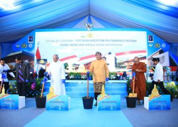 Wakil Kepala Kepolisian Negara Republik Indonesia (Wakapolri) Komjen Pol. Dr. Dedi Prasetyo memimpin kegiatan Peletakan Batu Pertama Rumah Ibadah Non-Muslim di kawasan pembangunan SMA Kemala Taruna Bhayangkara, Gunung Sindur, Kabupaten Bogor, Kamis 13/11/2025.