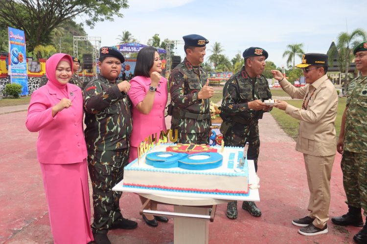 Kegiatan tersebut turut dihadiri Gubernur Kalimantan Tengah H. Agustiar Sabran, S.Ikom, Kapolda Kalteng Irjen Pol. Iwan Kurniawan, S.I.K., M.Si., Wakapolda Kalteng Brigjen Pol. Dr. Rakhmad Setyadi, S.I.K., S.H., M.H., para pejabat utama Polda, Bhayangkari dan Kapolres jajaran, serta unsur Forkopimda Kalteng.