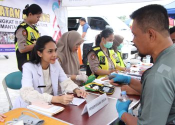 Rumah Sakit (Rumkit) Bhayangkara Tingkat III Palangka Raya Polda Kalteng rutin mengajak masyarakat untuk menjaga kesehatan melalui kegiatan Pelayanan Kesehatan Keliling (Yankesling) melakukan pemeriksaan kesehatan secara gratis, Minggu (16/11/2025) pagi.
