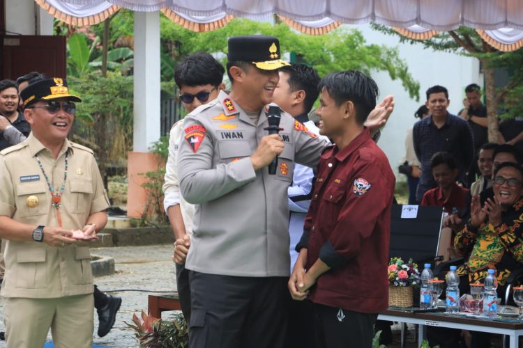 Kapolda Kalimantan Tengah Irjen Pol Iwan Kurniawan, S.I.K., M.Si., secara langsung menghadiri peresmian Pameran dan Pasar Rakyat yang digelar di Halaman Kantor Pemerintah Daerah Kabupaten Barito Utara
