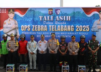 Kapolda Kalimantan Tengah (Kalteng) Irjen Pol Iwan Kurniawan, S.IK., M.Si. berkesempatan memberikan tali asih bagi komunitas Ojek Online, dan Emergency Respon Palangka Raya (ERP).