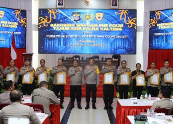 Kapolda Kalimantan Tengah (Kalteng) Irjen Pol Iwan Kurniawan, S.IK., M.Si. secara resmi membuka rapat koordinasi pembinaan sumber daya manusia (Rakorbin SDM) Polri jajaran Polda Kalteng, di Gedung Graha Bhayangkara, Mapolda setempat, Jl.Tjilik Riwut Km.1, Kota Palangka Raya, Selasa (18/11/2025).