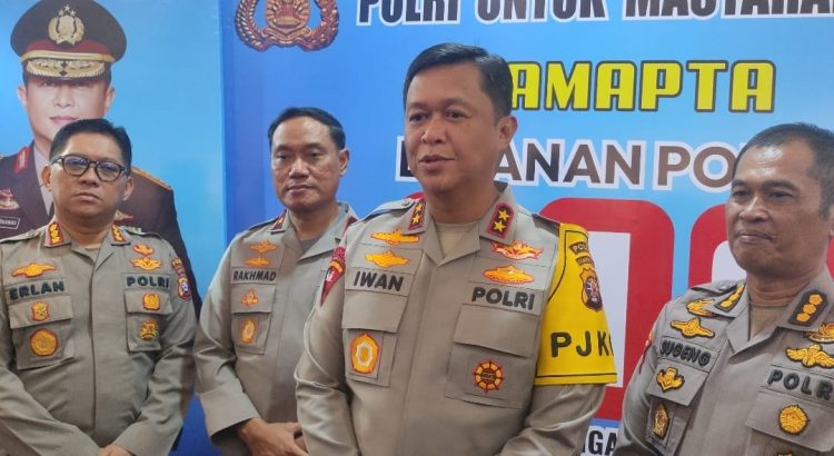 Kapolda Kalimantan Tengah, Irjen Pol Iwan Kurniawan, menggelar sosialisasi layanan Call Center 110 kepada masyarakat di Duta Mall Palangka Raya, Selasa 18/11/2025.