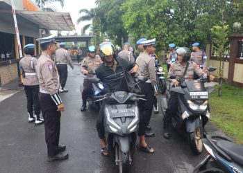 Polda Kalimantan Tengah (Kalteng) melalui Bidang Profesi dan Pengamanan (Bidpropam) menggelar Penegakan Ketertiban dan Disiplin (Gaktiblin) pagi personel Polri. Rabu (19/11/2025).