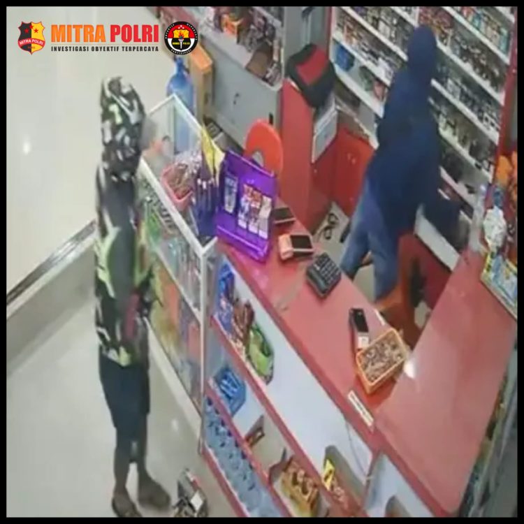 Aksi nekat dua pria bertopeng menggemparkan sebuah minimarket di Kecamatan Maritengngae, Kabupaten Sidrap, Rabu dini hari (19/11/2025)