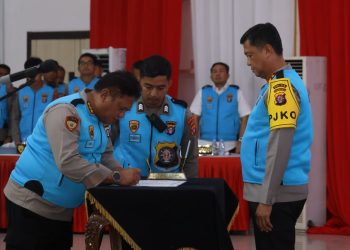 Kegiatan tersebut, dipimpin langsung oleh Kapolda Kalteng Irjen Pol Iwan Kurniawan, S.IK., M.Si. didampingi Wakapolda Brigjen Pol Dr. Rakhmad Setyadi, S.IK., S.H., M.H. dan sejumlah pejabat utama Polda selaku panitia, serta turut dihadiri tim pengawas eksternal serta perwakilan orang tua dan peserta seleksi.
