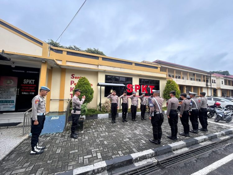 Sentra Pelayanan Kepolisian Terpadu (SPKT) Polresta Palangka Raya melaksanakan kegiatan serah terima tugas jaga, Rabu (19/11/2025).
