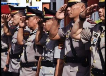 Kapolres Bone AKBP Sugeng Setio Budhi, S.IK., M.Tr.Opsla memimpin langsung rangkaian serah terima jabatan (sertijab) sejumlah pejabat utama dan para Kapolsek jajaran. Upacara ini menjadi momentum penting dalam penyegaran struktur organisasi Polres Bone.