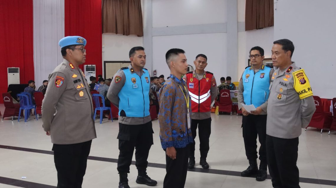 Wakapolda Kalteng, saat meninjau pelaksanaan tes rikmin awal, di Gedung Graha Bhayangkara, Mapolda setempat, Jl. Tjilik Riwut Km.1, Kota Palangka Raya, Kamis (20/11/2025).