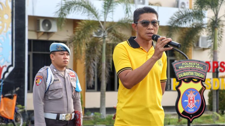Kepala Bagian Perencanaan (Kabagren) Polresta Palangka Raya, Polda Kalteng, AKP Harno, S.H., M.M. berkesempatan untuk memimpin apel pagi yang dilaksanakan oleh kesatuannya, Jumat (21/11/2025) pagi