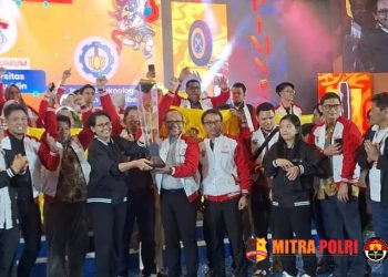 Suasana penyambutan dan seremoni PIMNAS ke-38 di Universitas Hasanuddin, Makassar, dihadiri delegasi mahasiswa dari ratusan perguruan tinggi serta panitia pelaksana, menjelang pembukaan Pekan Ilmiah Mahasiswa Nasional 2025 di Kampus Tamalanrea.