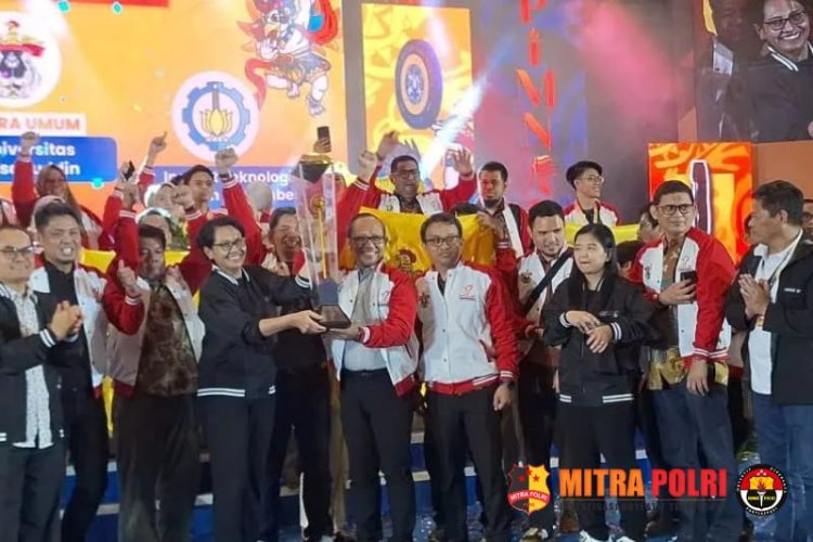 Suasana penyambutan dan seremoni PIMNAS ke-38 di Universitas Hasanuddin, Makassar, dihadiri delegasi mahasiswa dari ratusan perguruan tinggi serta panitia pelaksana, menjelang pembukaan Pekan Ilmiah Mahasiswa Nasional 2025 di Kampus Tamalanrea.