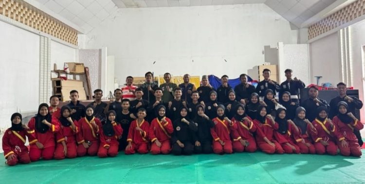 Prosesi Pelepasan Kontingen Pencak Silat Kota Sabang oleh Ketua Ikatan Pencak Silat Indonesia (IPSI) Kota Sabang