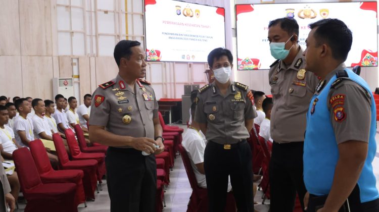 Kegiatan rikkes tahap I kali ini, ditinjau langsung oleh Wakapolda Kalteng Brigjen Pol Dr. Rakhmad Setyadi, S.IK., S.H., M.H. mewakili Kapolda Irjen Pol Iwan Kurniawan, didampingi sejumlah pejabat utama Polda.