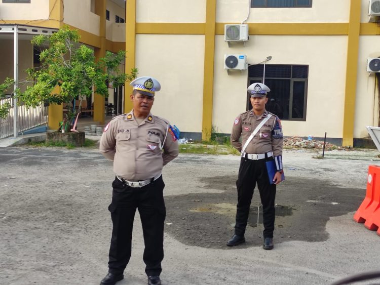 Satuan Lalu Lintas Polresta Palangka Raya melaksanakan apel fungsi di halaman Mako Satlantas Polresta Palangka Raya, Rabu (26/11/2025). Kegiatan berlangsung sejak pagi hari dan dipimpin oleh Wakasat Lantas Polresta Palangka Raya, IPTU Eko Hermawan.