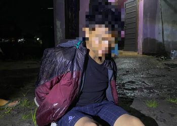 Kejadian tersebut berlangsung di Jalan Kalingu II Gang Dayak Misik, di mana warga setempat mengamankan seorang pria berinisial A.G.H. (24) yang diduga melakukan pencurian di rumah milik Melati, seorang wiraswasta yang berdomisili di lokasi tersebut.