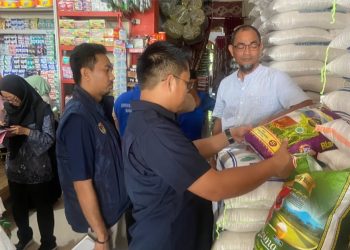 Badan Pangan Nasional bersama Satgas Pengendaluan Harga Beras Aceh, Jumat (07/11) sekira pukul 09.30 Wib melaksanakan Survey/Pemantauan harga beras di Pasar Inpres Simpang Peut Kecamatan Kuala Kabupaten Nagan Raya.