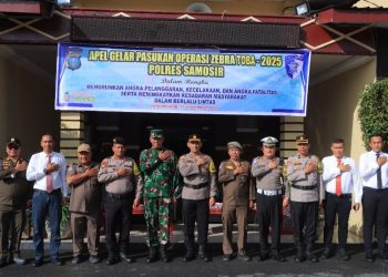 Bertindak sebagai pimpinan apel, Wakapolres Samosir Kompol Briston AM Napitupulu, S.T., S.I.K, sedangkan Kasat Lantas Polres Samosir AKP Natanail Surbakti, S.H., M.H bertugas sebagai Perwira Apel. IPDA Alvius Ginting, S.H selaku Kanit Gakkum Polres Samosir ditunjuk sebagai Komandan Apel.
