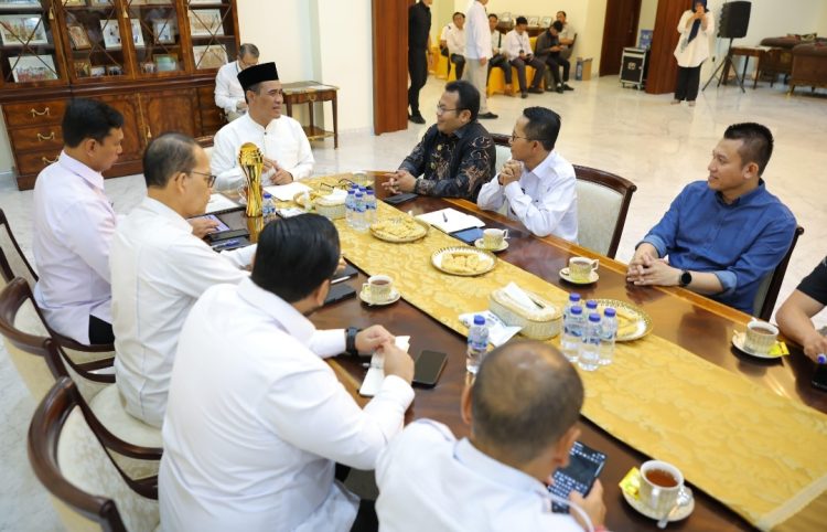 Pertemuan Mentan bersama Wali Kota Sabang Zulkifli H. Adam dan Wali Kota Batam Amsakar Ahmad di Jakarta, Rabu (26/11/2025).