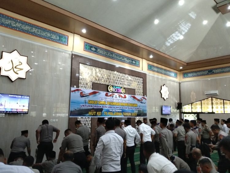 Kegiatan ini dilaksanakan di Masjid Baitus Syuja, Mapolda Kalteng dan dihadiri oleh sejumlah pejabat utama, personel, serta perwakilan masyarakat.