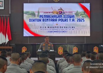 Wakapolda Kalimantan Tengah (Kalteng) Brigjen Pol Dr. Rakhmad Setyadi, S.I.K., S.H., M.H., memberi pembekalan 143 siswa Sekolah Polisi Negara (SPN) Polda Kalteng, Selasa (2/12/2025).