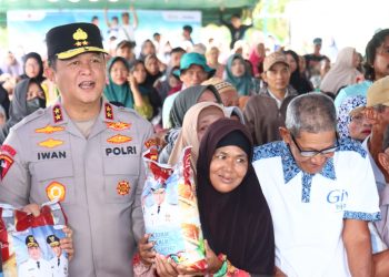 Kapolda Kalimantan Tengah (Kalteng), Irjen Pol Iwan Kurniawan, S.IK., M.Si. , mendampingi Gubernur H. Agustiar Sabran, dalam kunjungan kerja ke Kabupaten Kotawaringin Barat (Kobar), Senin (8/12/2025).