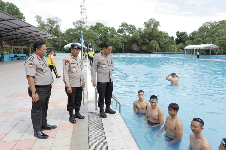 Sebanyak 178 peserta seleksi penerimaan Bintara Brimob Polri tahun anggaran 2026, bersaing ketat dalam tes kesamaptaan jasmani (Kesjas) yang digelar Polda Kalimantan Tengah (Kalteng) di Stadion Sanaman Mantikei, Jl. Ahmad Yani, Kota Palangka Raya, Senin (8/12/2025).