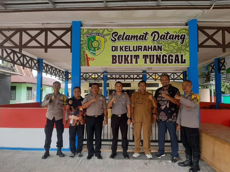 Pada Selasa, 9 Desember 2025, jajaran Polsek Pahandut bersama unsur terkait melaksanakan kegiatan silaturahmi dan koordinasi Kamtibmas di Kantor Kelurahan Bukit Tunggal, Jalan Badak No. 2, Kota Palangka Raya.