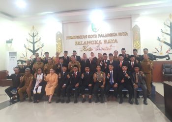 Polresta Palangka Raya melalui Kabag SDM AKP Prio Amboro menghadiri pelantikan dan pengambilan sumpah janji Jabatan Pimpinan Tinggi (JPT) Pratama di lingkungan Pemerintah Kota Palangka Raya, Selasa malam (9/12/2025).