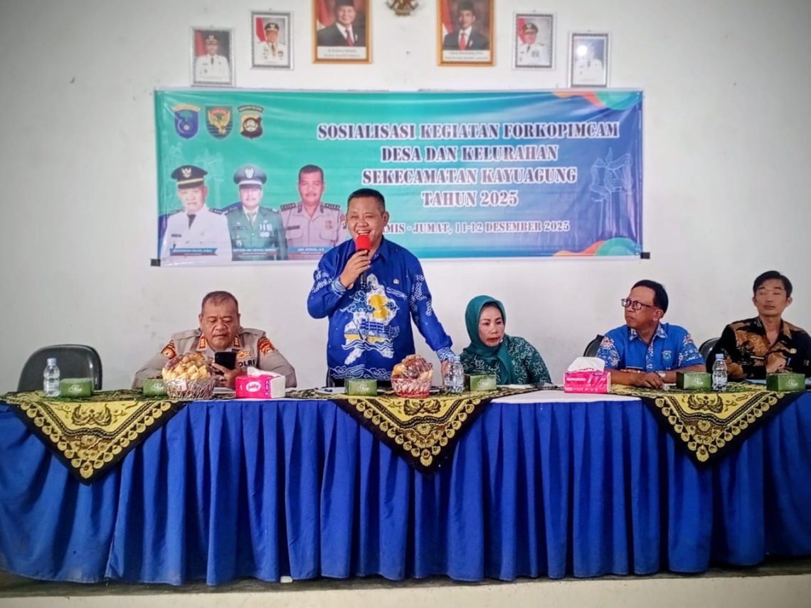 Kegiatan berlangsung di Aula Kantor Kecamatan dan dihadiri Camat Kota Kayuagung Muhammad Soleh, S.Sos., Sekcam Monadia, S.Sos., Kapolsek Kota Kayuagung AKP Aprizal, SH, Koramil Kota Kapten Infanteri Fathul Hamidi,Hadir juga ibu Ama Supriyani, S,sos Ketua Tim penggerak PKK Kecamatan Kayuagung.