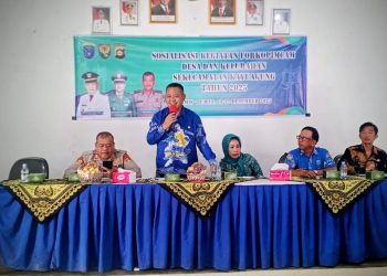 Kegiatan berlangsung di Aula Kantor Kecamatan dan dihadiri Camat Kota Kayuagung Muhammad Soleh, S.Sos., Sekcam Monadia, S.Sos., Kapolsek Kota Kayuagung AKP Aprizal, SH, Koramil Kota Kapten Infanteri Fathul Hamidi,Hadir juga ibu Ama Supriyani, S,sos Ketua Tim penggerak PKK Kecamatan Kayuagung.