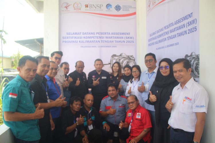 Puluhan wartawan yang telah dinyatakan memenuhi persyaratan mengikuti kegiatan Sertifikasi Kompetensi Wartawan (SKW) memadati kantor Lembaga Sertifikasi Profesi (LSP) di Jalan Jenjang, Kota Palangkaraya. Rabu (11/12/2025).