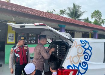 Kepolisian Resor Kota (Polresta) Palangka Raya, Polda Kalteng mengerahkan Satsamapta kesatuannya untuk membantu proses distribusi (penyaluran) Makanan Bergizi Gratis (MBG) di wilayah hukumnya, Kamis (11/12/2025) pagi.