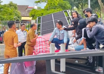 Aksi Resolusi Mahasiswa Bogor (RMB) di RSUD Bakti Pajajaran