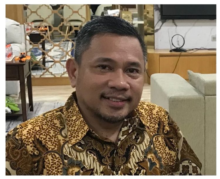 Ketua DPI hasil Kongres Pers Indonesia 2019 sekaligus Ketua Umum SPRI, Hence Mandagi