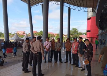 Satpamobvit Polresta Palangka Raya melaksanakan kegiatan risk assessment di GOR Indoor Jalan Tjilik Riwut Km 5,5, lokasi pelaksanaan peringatan Natal The Miracle of Christmas, Kamis (18/12/2025).