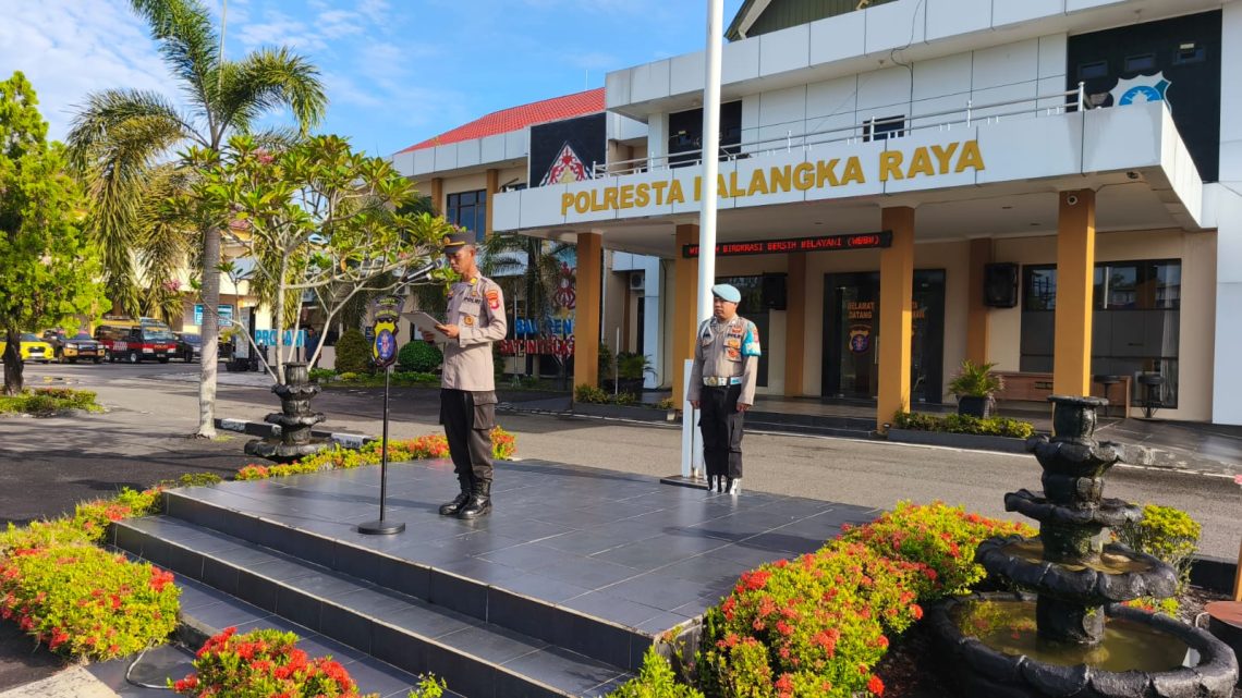 Polresta Palangka Raya menggelar apel pagi yang diikuti para Kabag, Kasat, Kasi, perwira, bintara, serta ASN Polresta Palangka Raya, dipimpin oleh Kabag SDM AKP Prio Amboro, S.T., Kamis (18/12/2025).