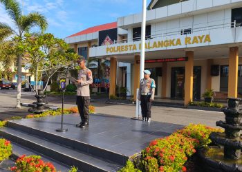 Polresta Palangka Raya menggelar apel pagi yang diikuti para Kabag, Kasat, Kasi, perwira, bintara, serta ASN Polresta Palangka Raya, dipimpin oleh Kabag SDM AKP Prio Amboro, S.T., Kamis (18/12/2025).