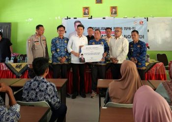 Polsek Muara Kuang melaksanakan pendampingan dan pengamanan kegiatan pembagian bantuan Program Indonesia Pintar (PIP) kepada murid SMP se-Kecamatan Muara Kuang yang dilaksanakan oleh Anggota DPR RI Fraksi Gerindra, Bapak A. W. Noviandi Mawardi,