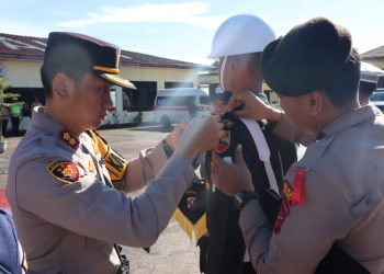 Polres Dairi melakukan apel gelar pasukan dalam kesiapan Operasi Lilin 2025 bersama Pemerintah Forkopimda di halaman Mapolres Dairi, Jumat (19/12/2025).