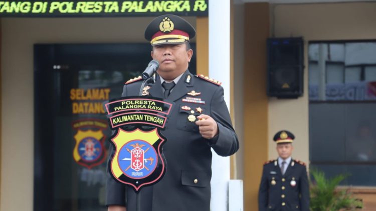 Kapolresta Palangka Raya Kombes Pol Dedy Supriadi, S.I.K., M.H. memimpin langsung upacara peringatan Hari Bela Negara yang digelar di halaman Mapolresta Palangka Raya, Jumat (19/12/2025).