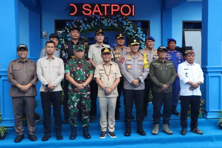 Kapolda Kalimantan Tengah, Irjen Pol Iwan Kurniawan, didampingi Gubernur H. Sugianto Sabran, secara langsung meresmikan Markas Komando (Mako) Satuan Polisi Air dan Udara (Satpolairud) Polres Kapuas, Sabtu (20/12/2025).
