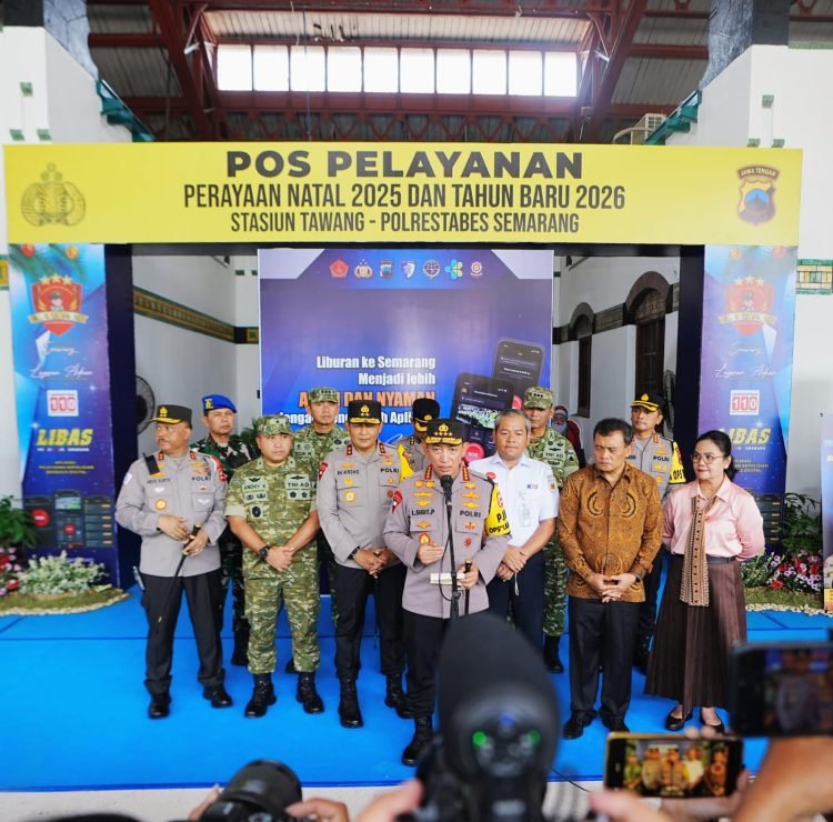 Kapolri saat melakukan peninjauan di Stasiun Tawang, Minggu (21/12/2025).