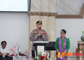 Kapolres Tana Toraja AKBP Budi Hermawan, S.I.K., melakukan pemantauan langsung pengamanan di sejumlah gereja, Kamis (25/12/25). Kegiatan ini turut diikuti Wakapolres dan pejabat utama Polres Tana Toraja.