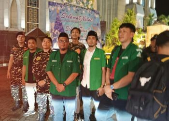 GP Ansor Manado turut berpartisipasi dalam pengamanan ibadah malam Natal di sejumlah gereja di Manado bersama personel Polri dan TNI, Rabu (24/12/2025).