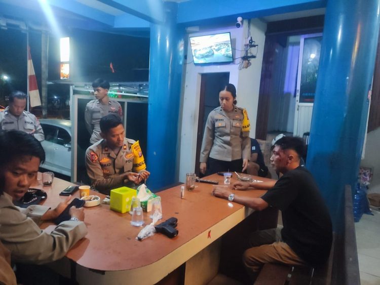 Suasana perayaan Natal di Kota Palangka Raya berubah mencekam setelah seorang warga menjadi korban penganiayaan brutal yang dilakukan oleh terduga pelaku menggunakan senjata jenis air gun dan senjata tajam.