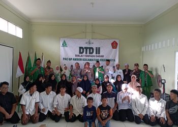 Kegiatan tersebut digelar pada Majelis Ta’lim Ar-Rahman yang berada di kawasan Jalan Tampung Penyang VII, Kota Palangka Raya, Kalimantan Tengah, yang dihadiri oleh Kapolsubsektor Jekan Raya, Iptu Narmanto, Jumat (26/12/2025) siang.