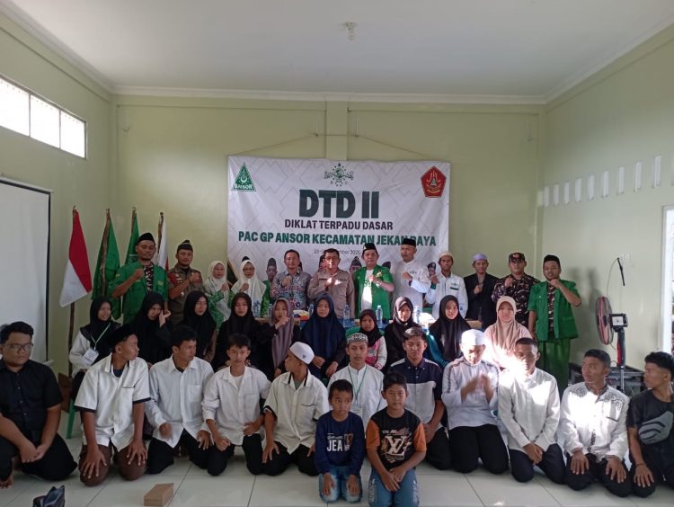 Kegiatan tersebut digelar pada Majelis Ta’lim Ar-Rahman yang berada di kawasan Jalan Tampung Penyang VII, Kota Palangka Raya, Kalimantan Tengah, yang dihadiri oleh Kapolsubsektor Jekan Raya, Iptu Narmanto, Jumat (26/12/2025) siang.